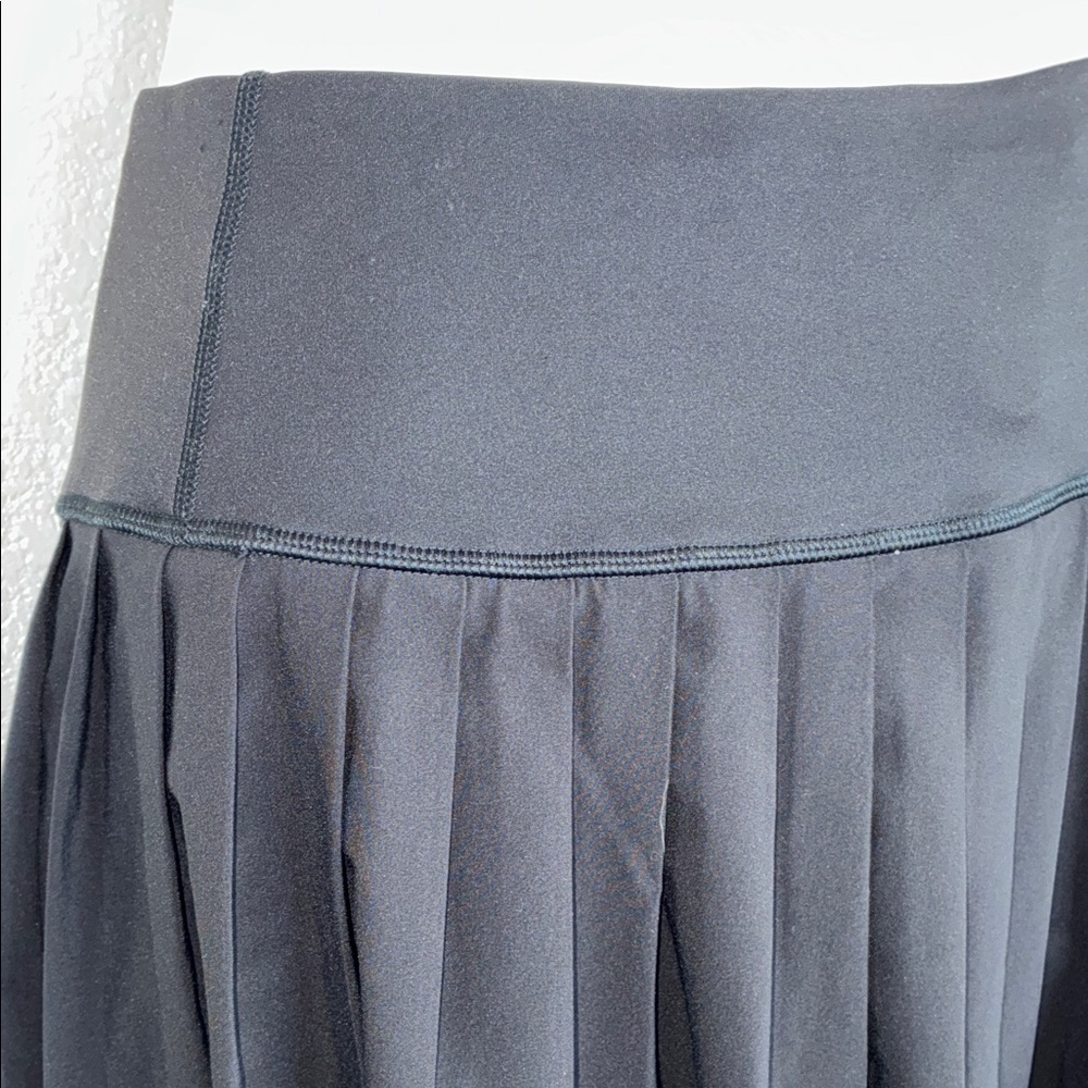 ATHLETA Black Pleated Mini Skirt with built in shorts. L - Picture 4 of 14